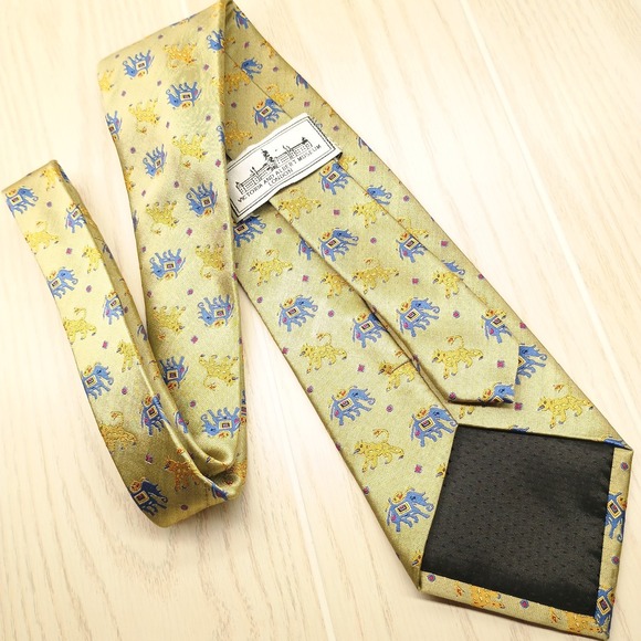 Victoria and Albert Silk Collection Men's Tie Made In England L: 58" W: 4" - Picture 1 of 3